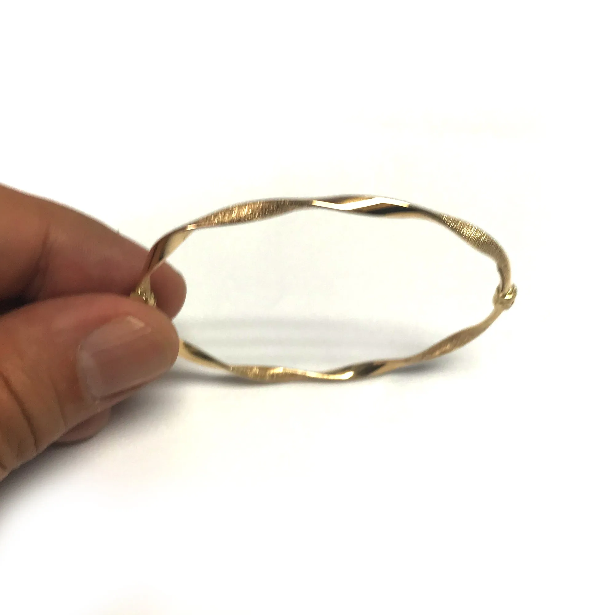 10k Yellow Gold Twisted Women's Bangle Bracelet, 7.75"