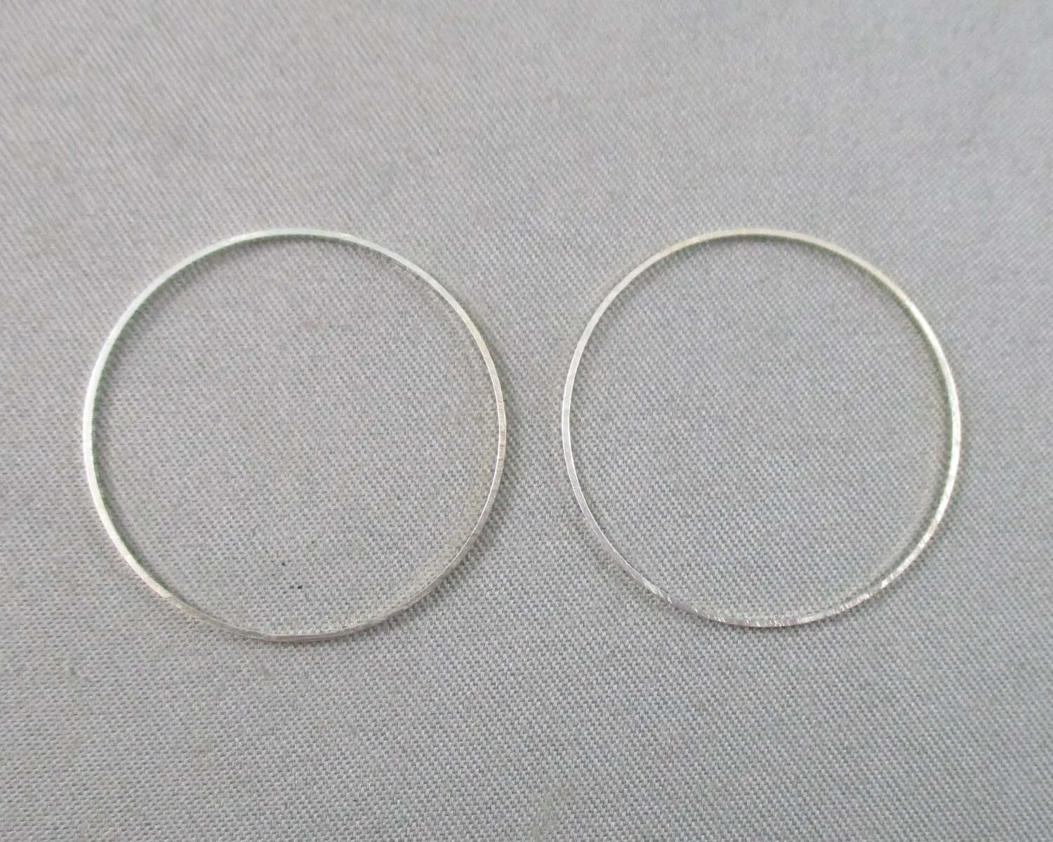 60% OFF!! Silver Tone Linking Rings 25 x 1mm 16pcs (1701)