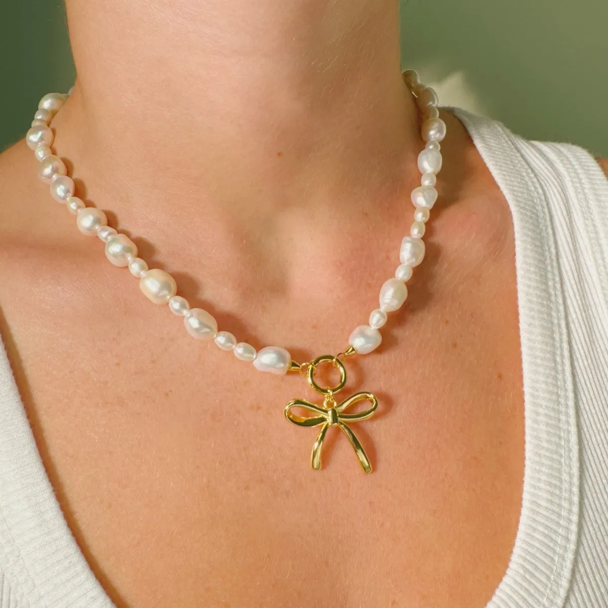 Bow Pearl Necklace