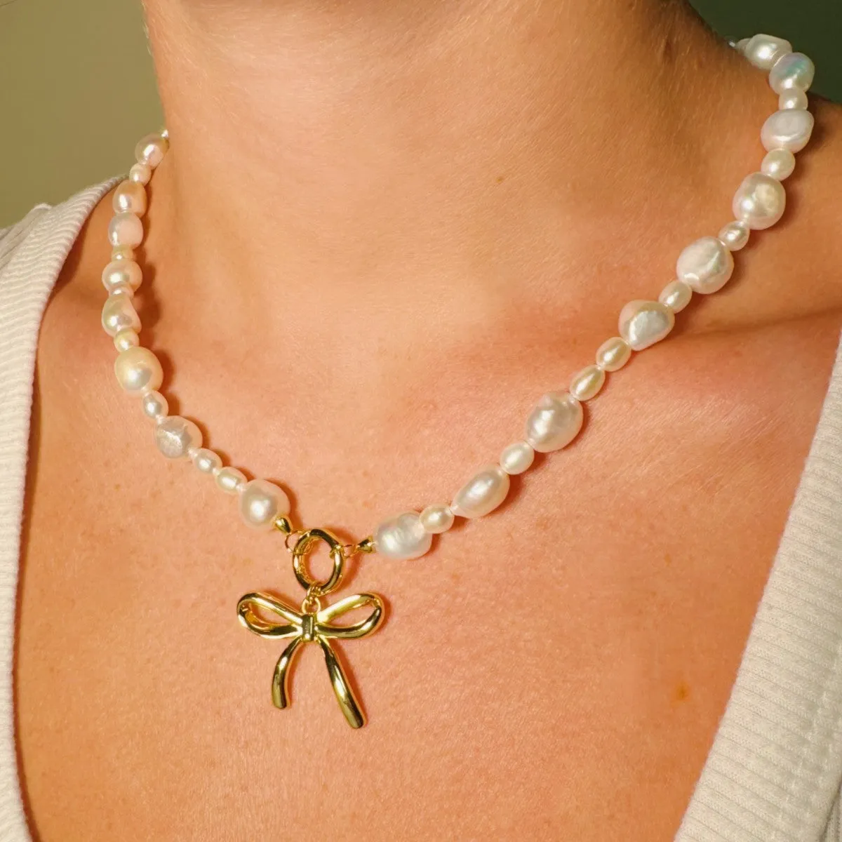 Bow Pearl Necklace