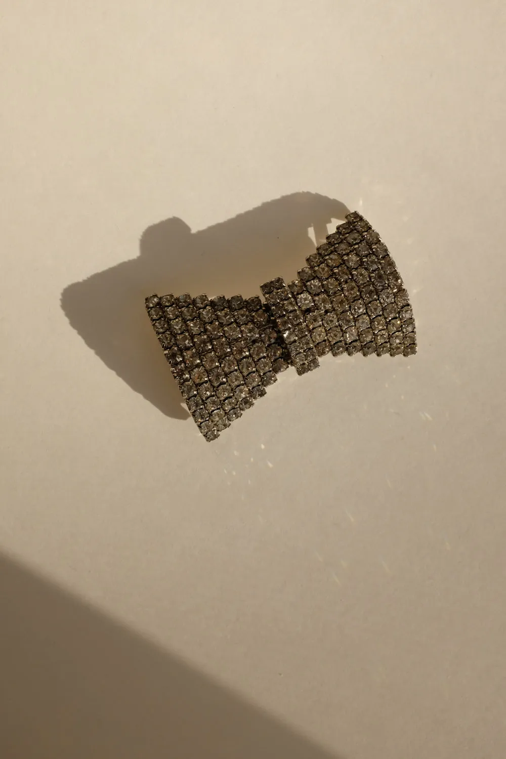 BOW TIE VINTAGE BROOCH