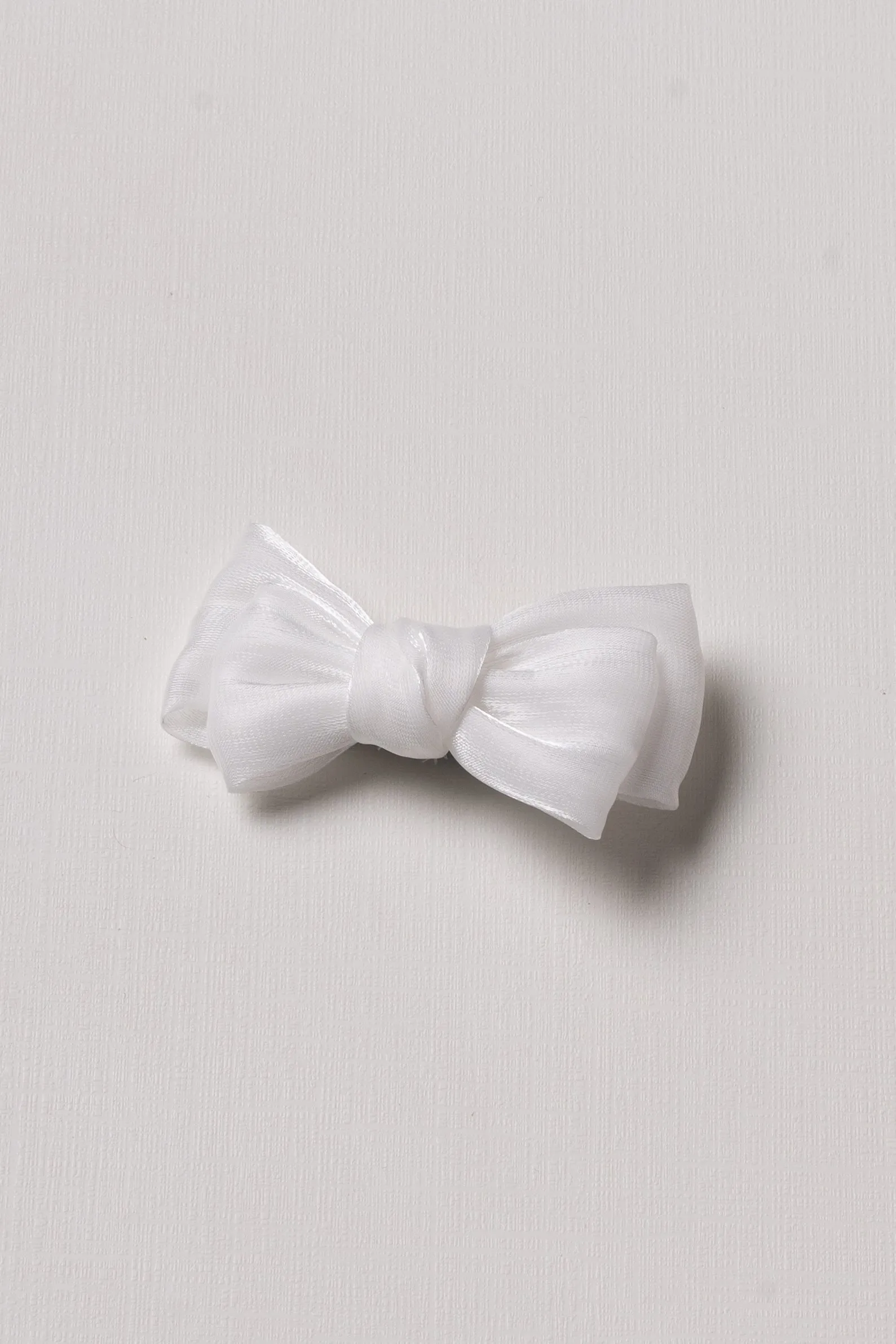 Classic White Bow Hair Clip - Elegance for Every Occasion