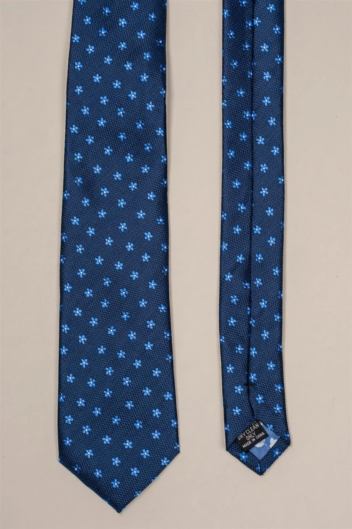 CV807 Tie