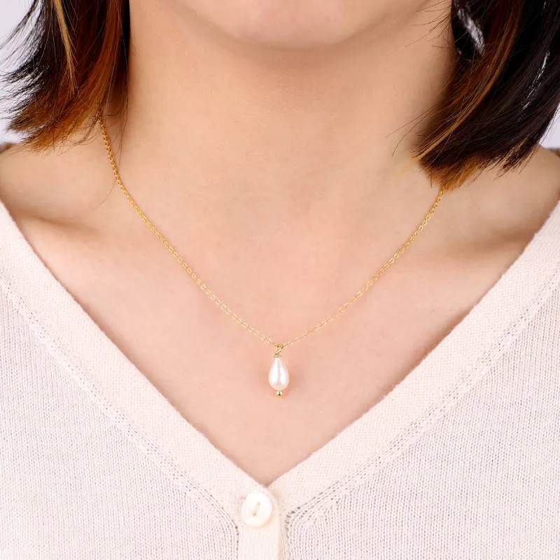 Dainty Pearl Drop Necklace