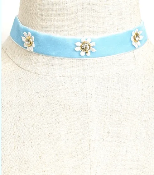 FLORAL CHOKER