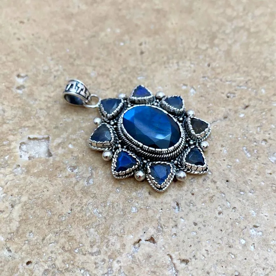 Labradorite Pendant - Dalia