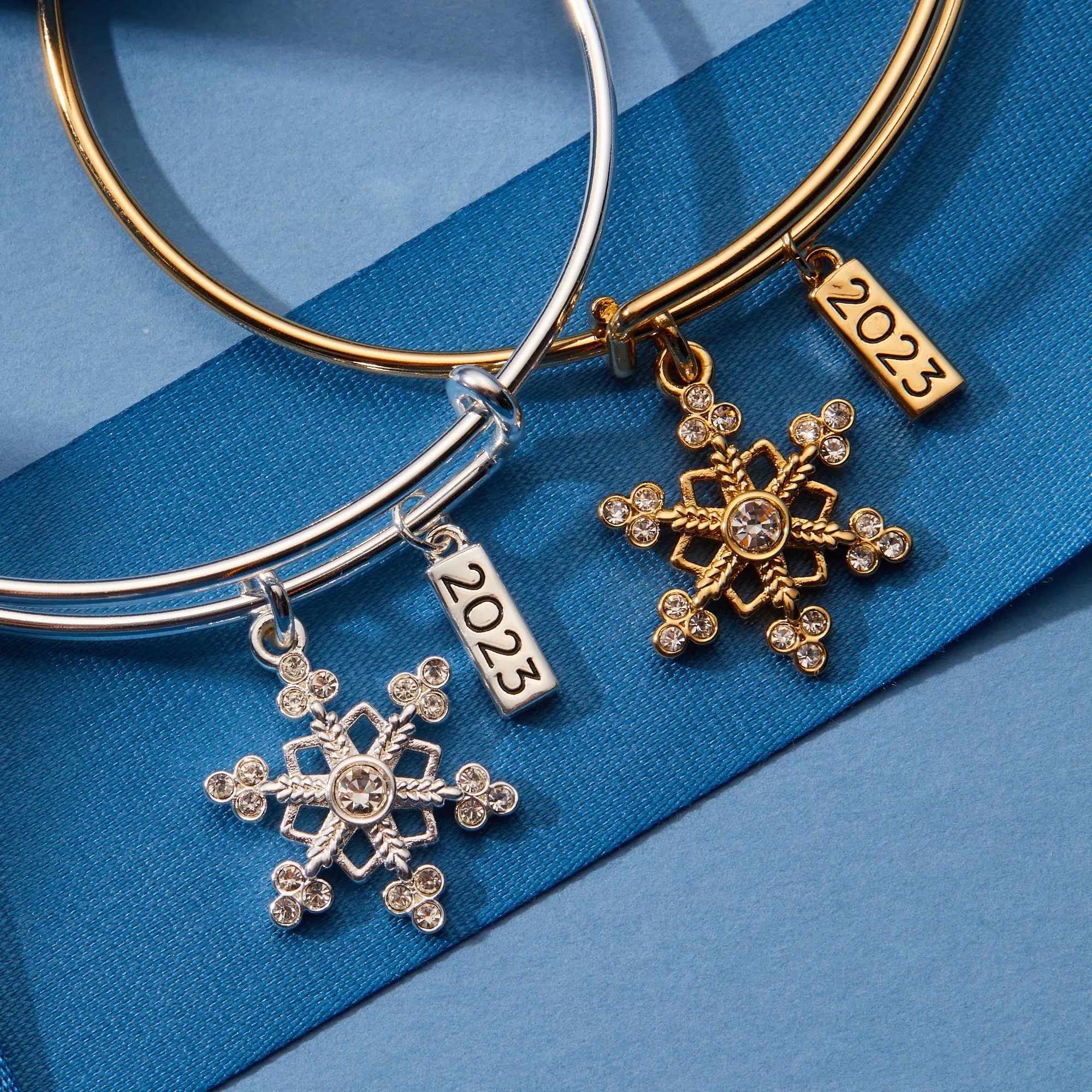 Limited Edition 2023 Snowflake Charm Bangle