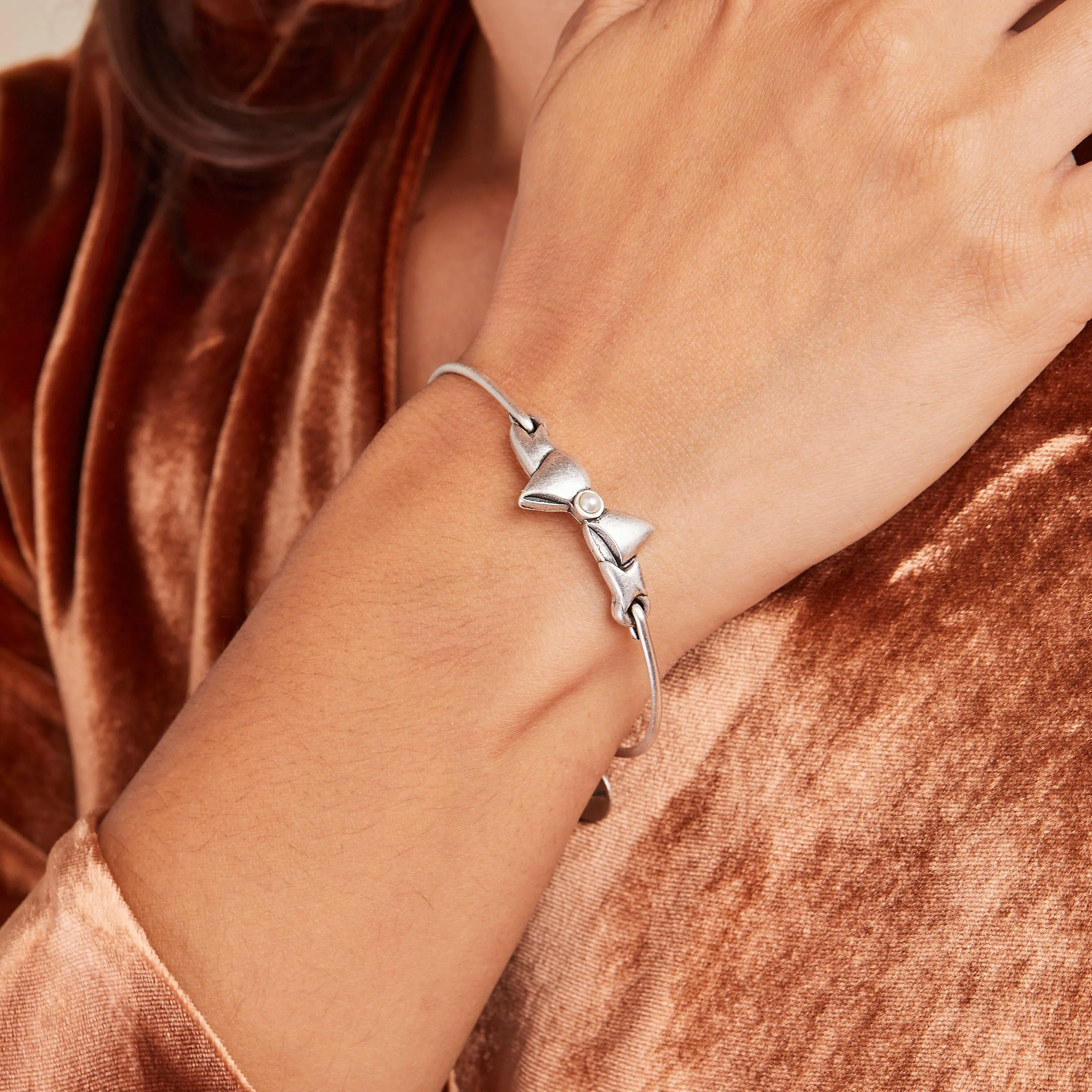 Promise Bow Inline Charm Bangle