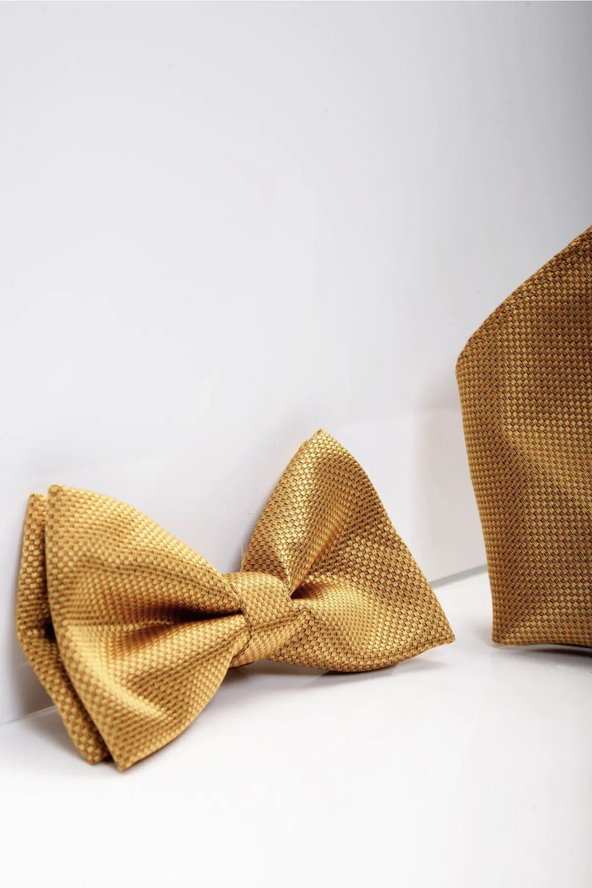 TB17 - Birdseye Print Bow Tie and Pocket Square Set In Gold