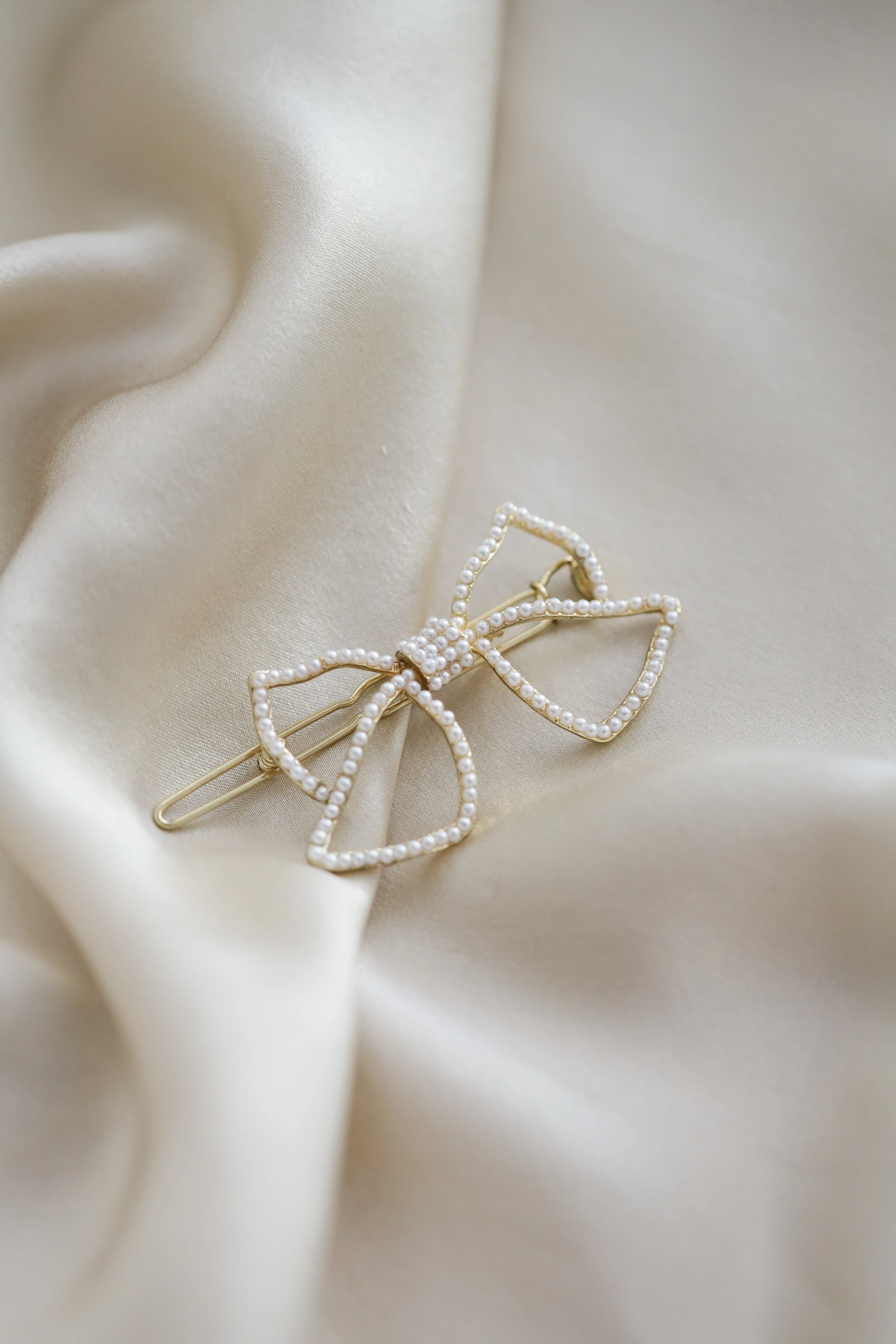 The Heart - Bow Pearls Hair Clip